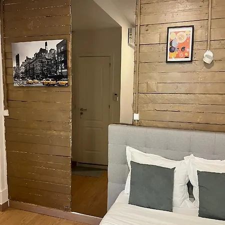 Privatunterkunft Apartamento Bernardim Ribeiro 55 *